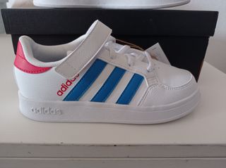 Zapatillas Adidas talla 31 con etiqueta de segunda mano por 25 EUR en  Valencia en WALLAPOP