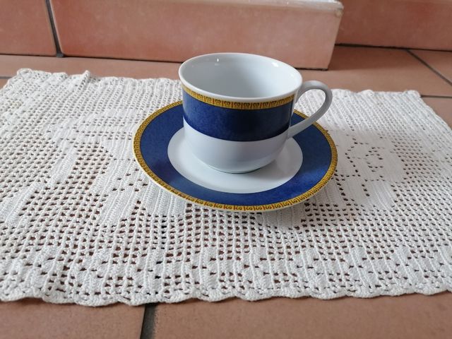 set di tazze e piattini da caffè in fine porcellan