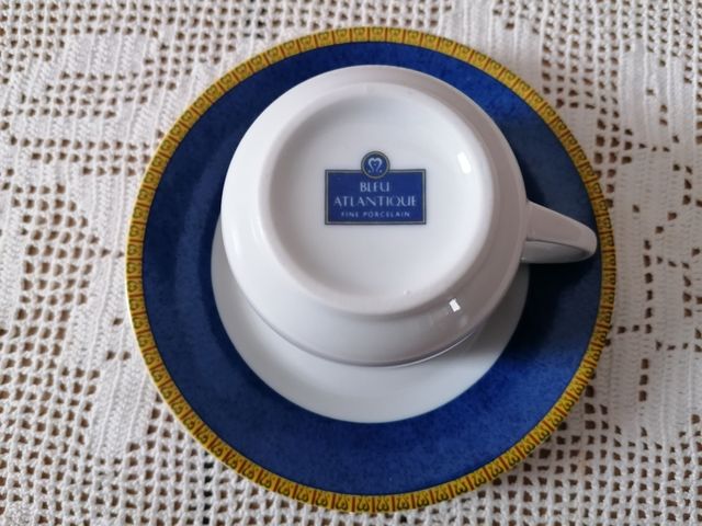 set di tazze e piattini da caffè in fine porcellan