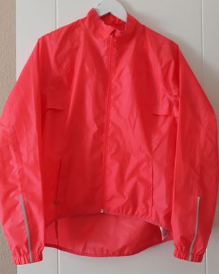 Chubasquero ciclismo Decathlon de segunda mano por 10 EUR en Badajoz en  WALLAPOP