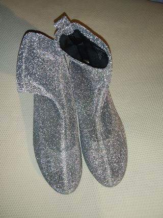 Botas Plateadas Brillantes Zara Mujer de segunda mano por 5 EUR en Bilbao  en WALLAPOP
