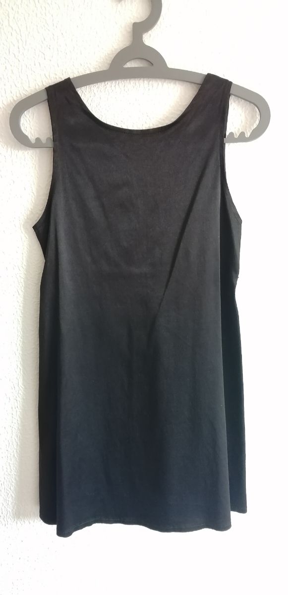 Vestido negro tipo raso