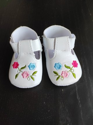 Zapatos bebé ñina talla 11cm - nuevos de segunda mano por 5 EUR en  Barcelona en WALLAPOP