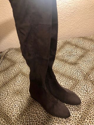 Botas altas hasta el muslo elasticas nuevas mango de segunda mano por 25  EUR en Madrid en WALLAPOP
