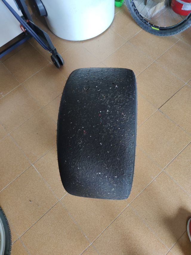 Neumático Pirrelli p zero usado