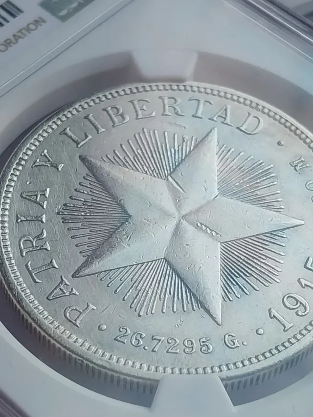 1 Peso de Cuba "STAR " 1915 en Alto Relieve.NGC.