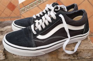VANS OLD SKOOL Talla 38 negras unisex de segunda mano por 22 EUR en Mairena  del Aljarafe en WALLAPOP