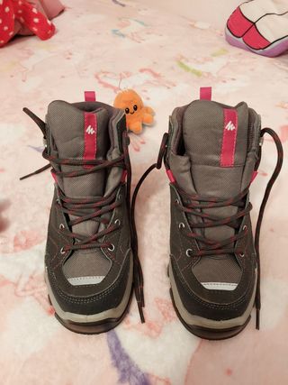 Botas de bebe nieve,número 33 de segunda mano por 12 EUR en Sierrapando en  WALLAPOP