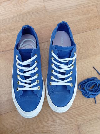 Converse piel azul de segunda mano por 40 EUR en Ourense en WALLAPOP