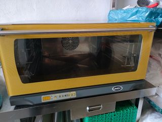 HORNO ELÉCTRICO DE CONVECCIÓN UNOX - Mod. XF023 ANNA - PARA PANADERÍA Y  PASTELERÍA - Capacidad n. 4 bandejas/rejillas cm 46 x 33 - Potencia Kw 3 -  Alimentación monofásica 230V/1/50-60Hz -
