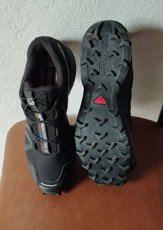 Zapatillas Salomon de segunda mano por 45 EUR en Mengíbar en WALLAPOP