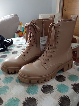 Botas Stradivarius 40 de segunda mano por 15 EUR en Málaga en WALLAPOP