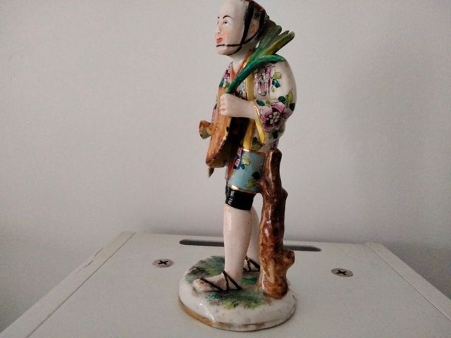 Figura de caminante chino