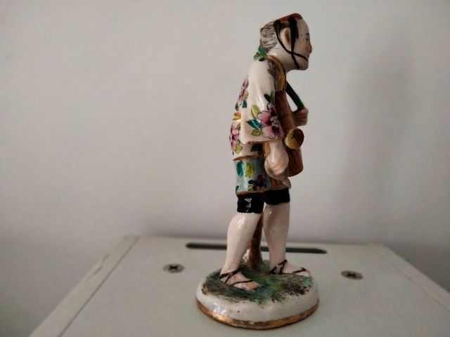 Figura de caminante chino