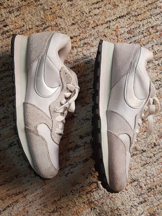Zapatillas Nike talla 36.5 de segunda mano por 10 EUR en Massamagrell en  WALLAPOP