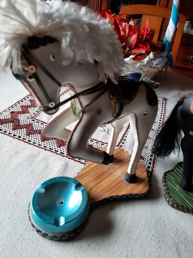 Caballos - cenicero de cuero hechos a mano