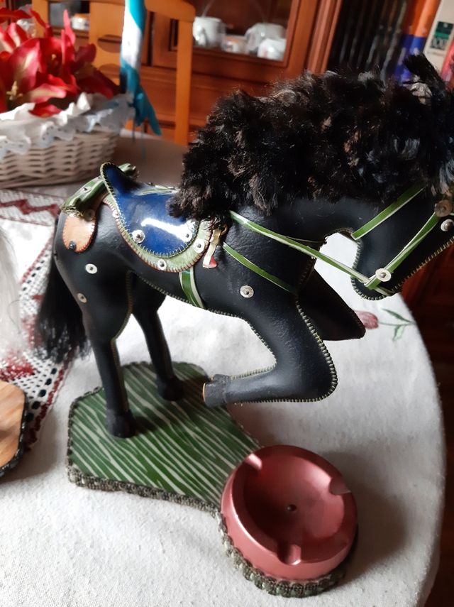 Caballos - cenicero de cuero hechos a mano