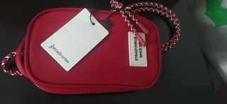 Bolso movil rojo nuevo Stradivarius de segunda mano por 10 EUR en  Vilafranca del Penedès en WALLAPOP