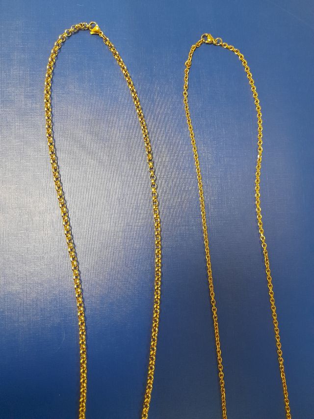 Cuatro Cadenas doradas