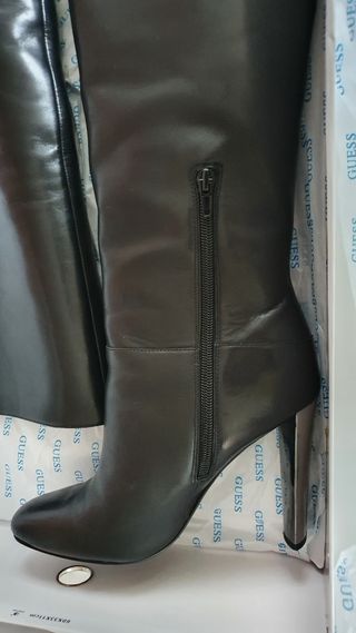 GUESS Botas altas piel 37 negras de segunda mano por 60 EUR en  Rivas-Vaciamadrid en WALLAPOP