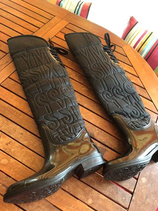 Botas de agua de segunda mano por 35 EUR en Fuengirola en WALLAPOP