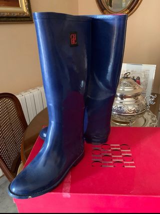 Botas de agua CAROLINA HERRERA N. 38 de segunda mano por 50 EUR en Jaén en  WALLAPOP