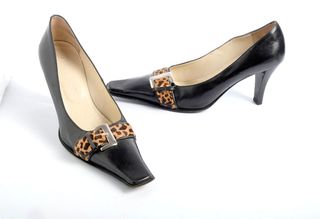 Zapatos de tacón de piel, italianos. Mujer. 38 de segunda mano por 12 EUR  en Madrid en WALLAPOP