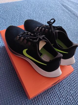 Nike pegasus 37 talla 41 de segunda mano por 70 EUR en Madrid en WALLAPOP