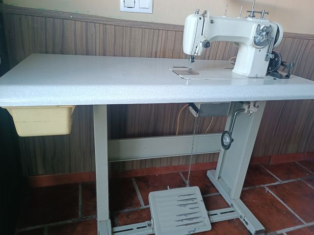 Maquina de coser industrial