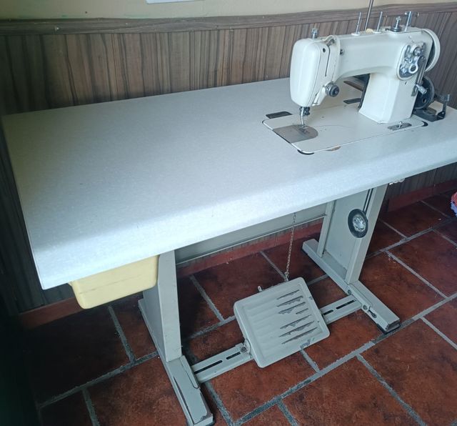 Maquina de coser industrial
