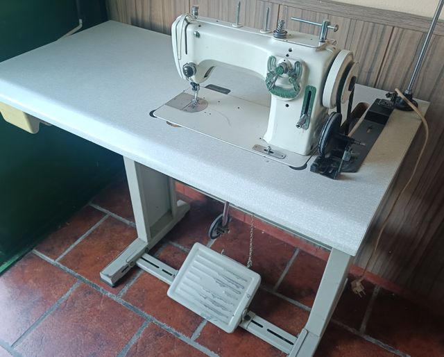 Maquina de coser industrial