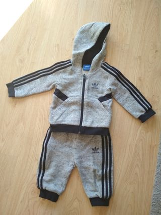 Chándal Adidas Originals bebé de segunda mano por 10 EUR en Zaragoza en  WALLAPOP