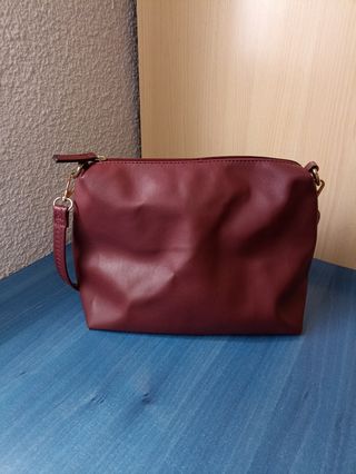 Bolso granate Parfois de segunda mano por 5 EUR en Bilbao en WALLAPOP