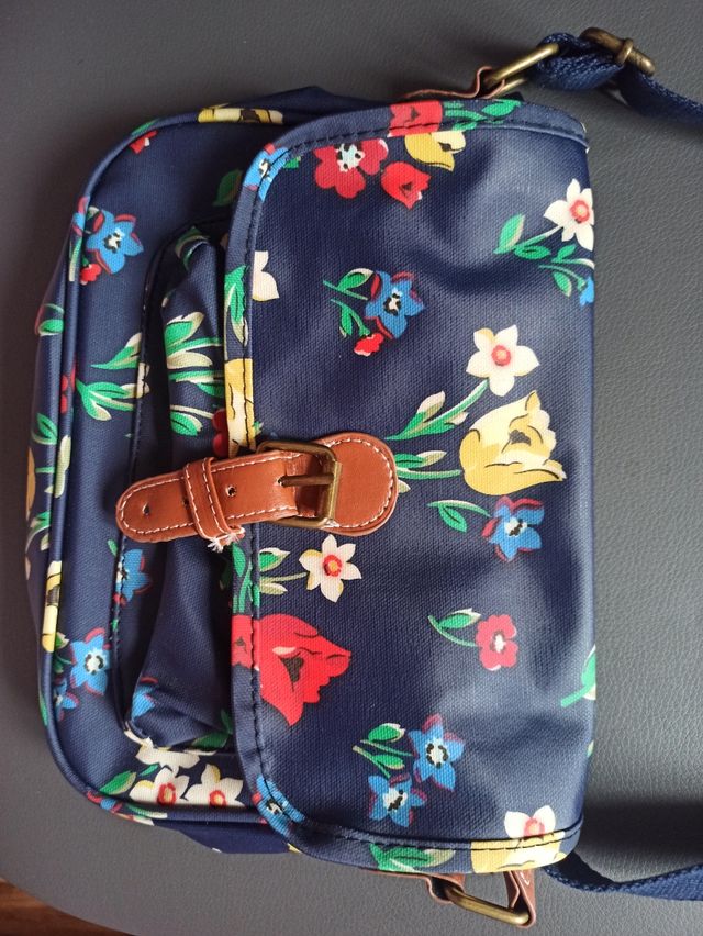 Bolso azul de flores