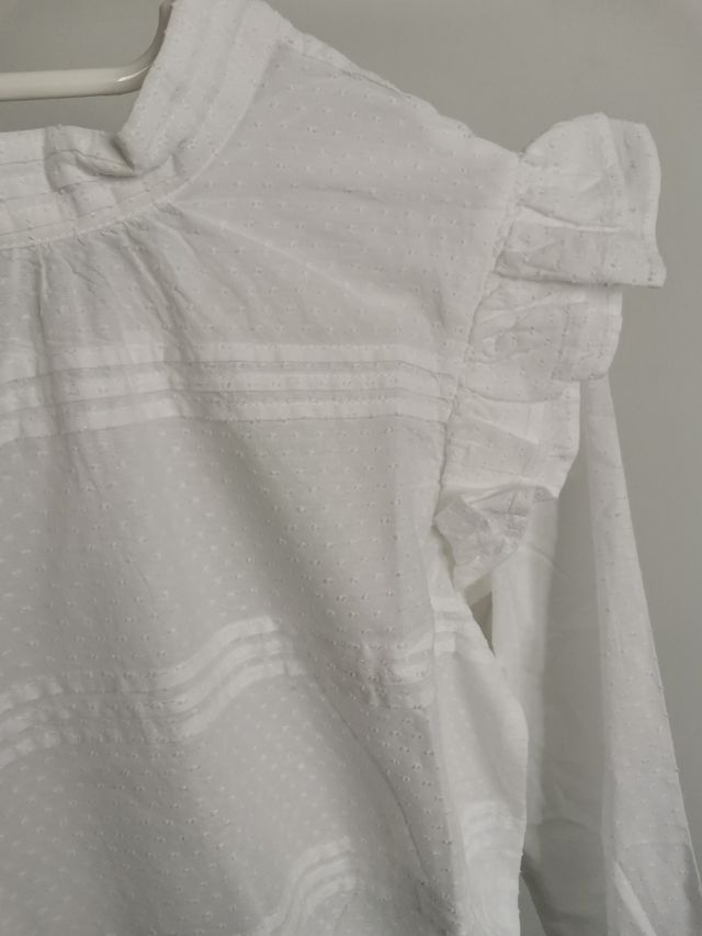 camisa plumeti y volantes Mango