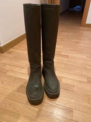 Botas agua altas Zara de segunda mano por 30 EUR en Madrid en WALLAPOP