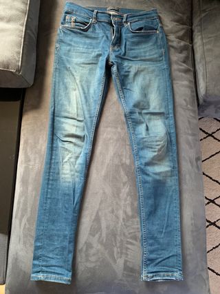 Pantalon vaquero talla 40 de segunda mano por 5 EUR en Donostia-San  Sebastián en WALLAPOP