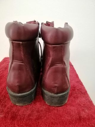 Botas militares mujer burdeos de segunda mano por 15 EUR en Valencia en  WALLAPOP