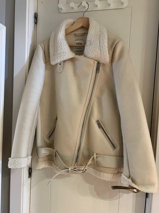 Chaqueta biker Zara. de segunda mano por 60 EUR en Madrid en WALLAPOP