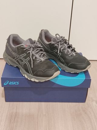 Zapatillas Asics Gel Sonoma 3 talla 38 de segunda mano por 25 EUR en Madrid  en WALLAPOP