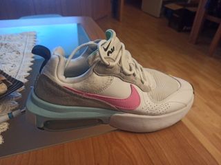 Zapatillas nike mujer talla 40 de segunda mano por 30 EUR en Torrejón del  Rey en WALLAPOP