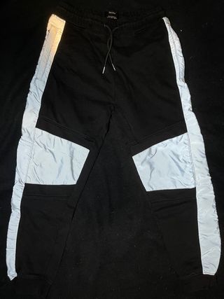 Pantalones Reflectantes Bershka de segunda mano por 8 EUR en Madrid en  WALLAPOP