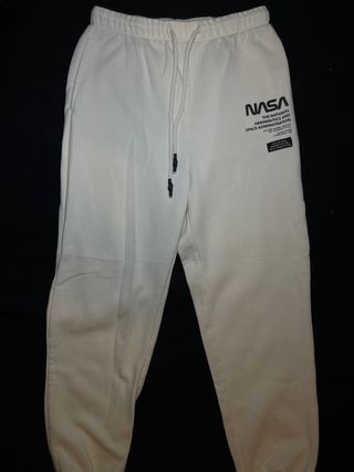 Pantalones de chándal NASA de segunda mano por 15 EUR en Madrid en WALLAPOP