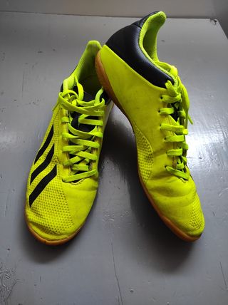 Zapatillas futbol Adidas talla 41\\/3 de segunda mano por 8 EUR en Valencia  en WALLAPOP