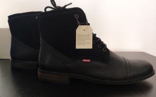 Botas militares LEVIS T.44 P.V.P99\\'95€ de segunda mano por 56 EUR en A  Coruña en WALLAPOP