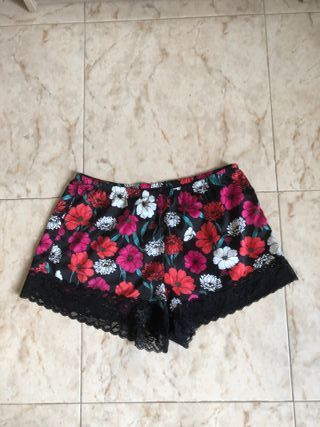 Pantalones cortos de noche Tezenis de segunda mano por 3 EUR en Barcelona  en WALLAPOP