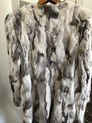 Abrigo pelo blanco y gris Easy Wear de segunda mano por 45 EUR en Valencia  en WALLAPOP