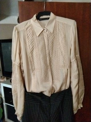 Blusa y pantalón vestir de segunda mano por 10 EUR en Mallén en WALLAPOP