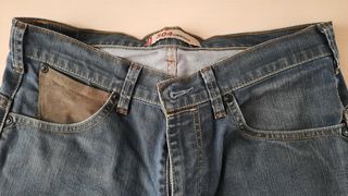 Pantalón Levis 504 Hombre de segunda mano por 5 EUR en Zaragoza en WALLAPOP