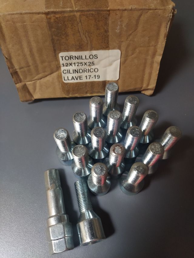 tornillería cilíndrica llantas coche
